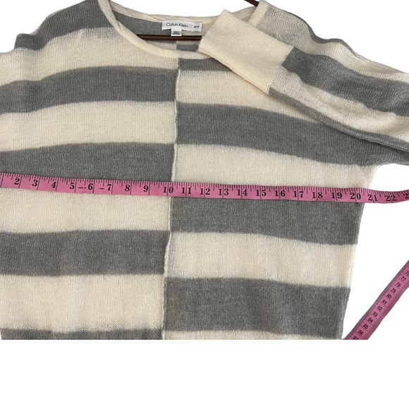 Calvin Klein Mohair Wool Blend Oversized Lightweight Cream &Grey Sweater Size XS - Picture 9 of 9